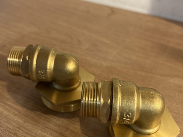 Pump valve flushing adaptors